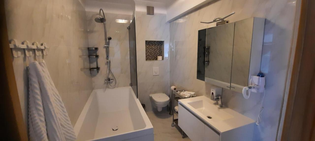 Apart Hotel Victor Mamaia Eksteriør bilde